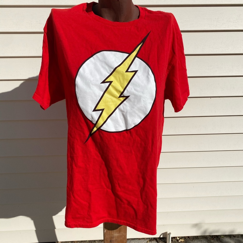 DC Comics the Flash tshirt in Medium(red & yellow)